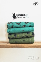 MrsMinDesign BruceandFriends Fledermaeuse Spinnen Spinnenweben Smaragd Khaki h Typo