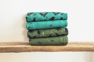 MrsMinDesign BruceandFriends Fledermaeuse Spinnen Spinnenweben Smaragd Khaki q1
