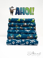 MrsMintdesign Ahoi Baumwolljersey petrol Papagai Affe Hai Oktopus Palme Piratenschiff h 2b Typo