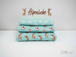 MrsMintDesign Alpenliebe Baumwolljersey Steinboecke Kuehe Blueten batik aquarell mint 344261 351261 347261 q2 Typo