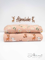 MrsMintDesign Alpenliebe Baumwolljersey Wiesenblumen Kuehe Steinboecke Ziege Floral apricot 345420 346420 h2 Typo