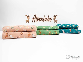 MrsMintDesign Alpenliebe Baumwolljersey Wiesenblumen Kuehe Steinboecke Ziege Floral apricot gruen petrol q Typo